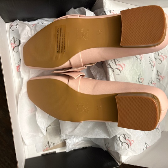 New York & Company Blush Bow Flats Loafers Size 7.5 NWT - Picture 3 of 6